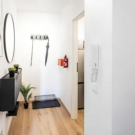 E Modernes 4 Personen Self Checkin Zentral Apartment